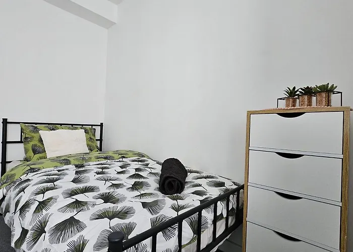 Guest House - Close To All Amenities