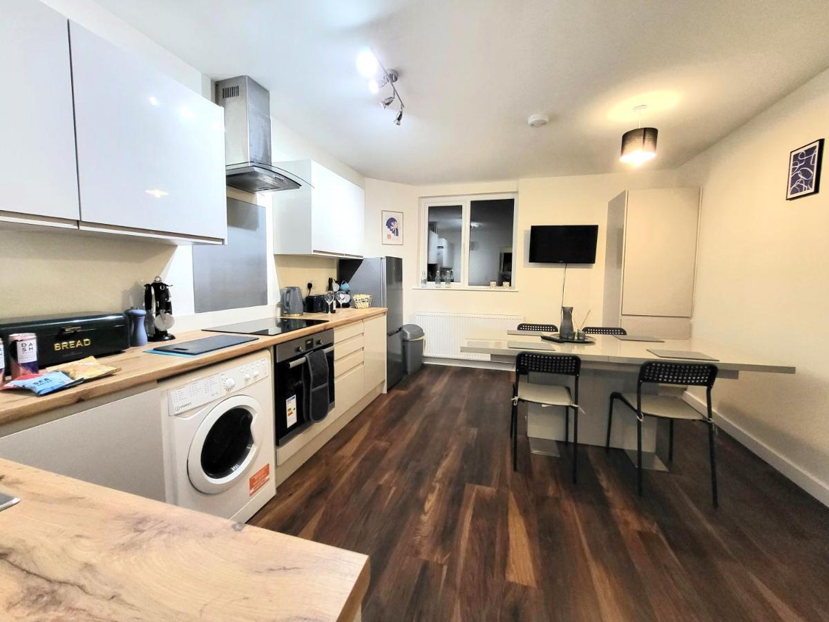 Holiday home - Close To Amenities *